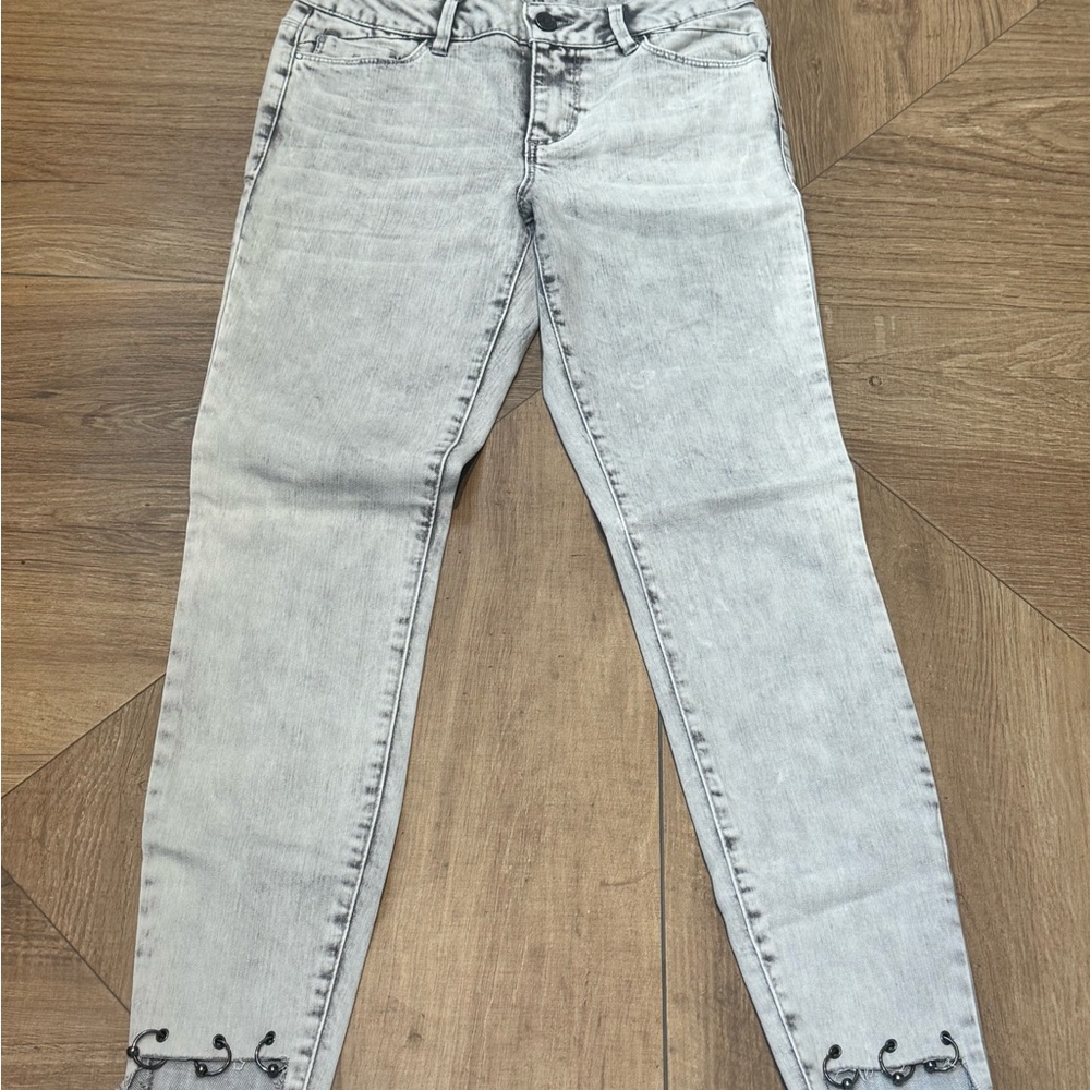 Chic Light Gray Women's Cropped Jeans